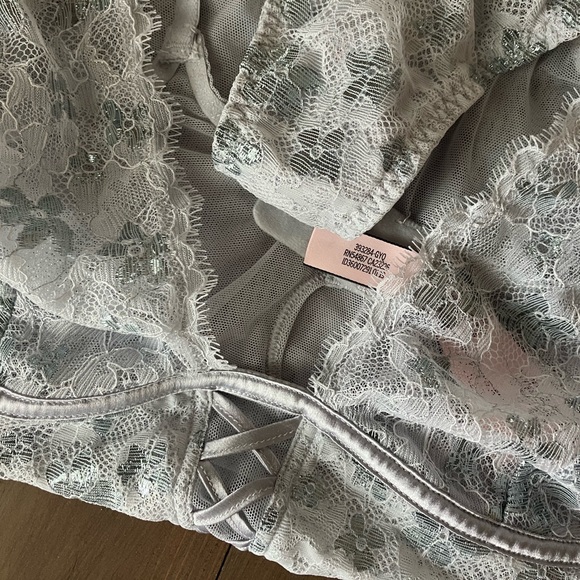 Victoria's Secret XL Light Blue Lace Teddy Bodysuit - Picture 9 of 10